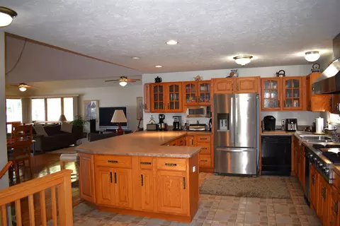 Kitchen - 4615 Salisbury, Gladwin, MI 48624 photo 3 of 9