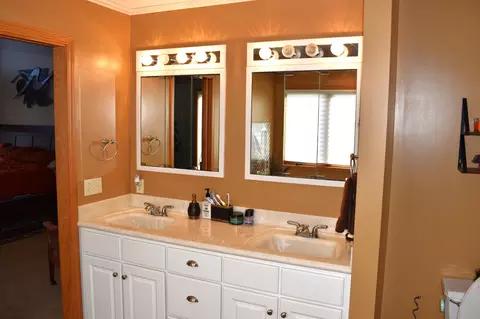 Bath - 4615 Salisbury, Gladwin, MI 48624 photo 3 of 9