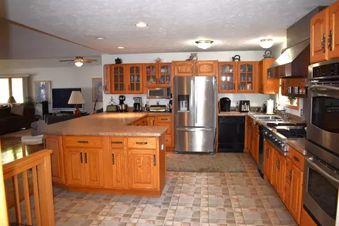 Kitchen - 4615 Salisbury, Gladwin, MI 48624 photo 2 of 9