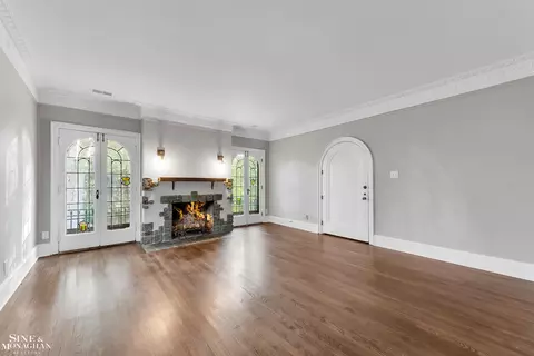 Living - 908 Trombley, Grosse Pointe Park, MI 48230 photo 4 of 5