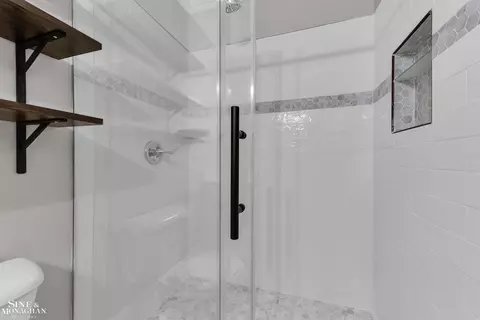 Bath - 908 Trombley, Grosse Pointe Park, MI 48230 photo 2 of 7