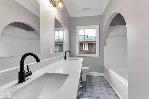 Bath - 908 Trombley, Grosse Pointe Park, MI 48230 photo 5 of 7