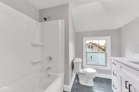Bath - 908 Trombley, Grosse Pointe Park, MI 48230 photo 6 of 7