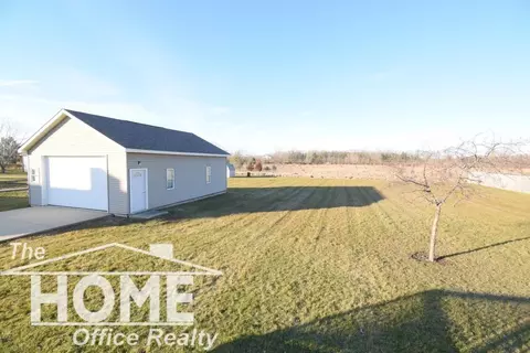 Exterior - 1910 W King, Owosso, MI 48867 photo 2 of 6