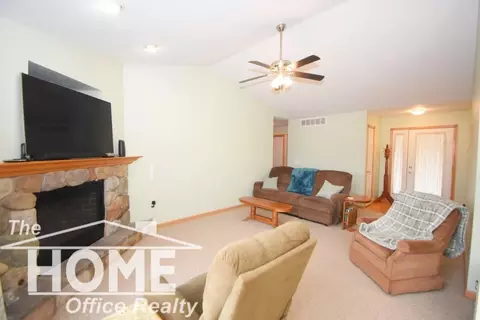 Living - 1910 W King, Owosso, MI 48867 photo 1 of 5