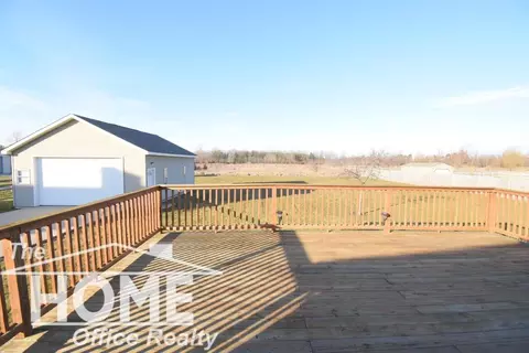 Exterior - 1910 W King, Owosso, MI 48867 photo 3 of 6