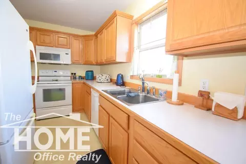 Kitchen - 1910 W King, Owosso, MI 48867 photo 2 of 5