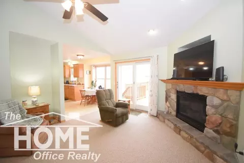 Living - 1910 W King, Owosso, MI 48867 photo 3 of 5