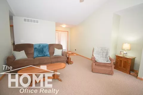 Living - 1910 W King, Owosso, MI 48867 photo 4 of 5