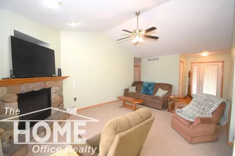 Living - 1910 W King, Owosso, MI 48867 photo 5 of 5