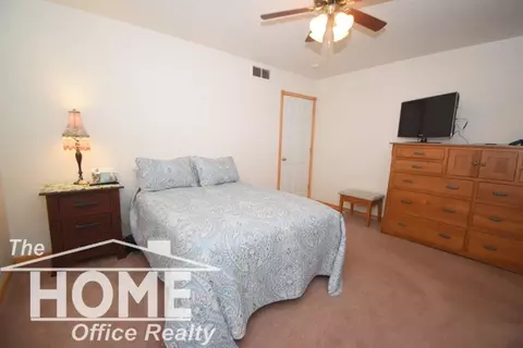 Bedroom - 1910 W King, Owosso, MI 48867 photo 4 of 9