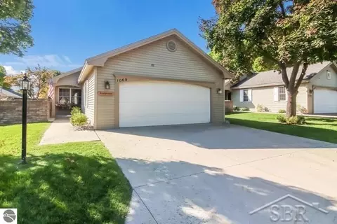 1069 Hemingway, Traverse City, MI 49686