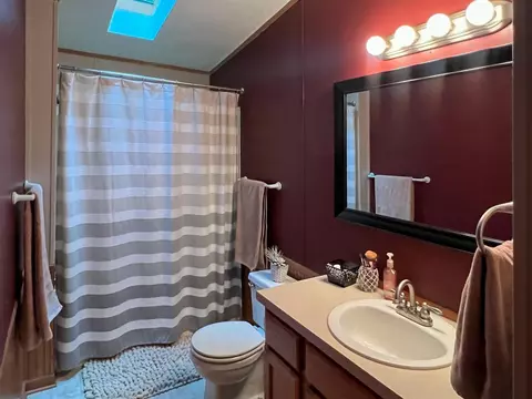 Bath - 4991 Queens Way, Gladwin, MI 48624 photo 3 of 7