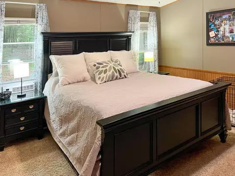 Bedroom - 4991 Queens Way, Gladwin, MI 48624 photo 6 of 6