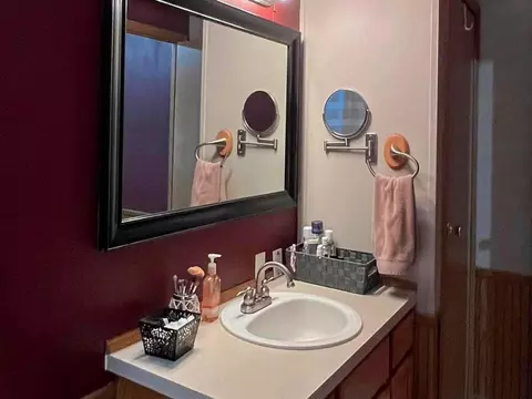 Bath - 4991 Queens Way, Gladwin, MI 48624 photo 2 of 7