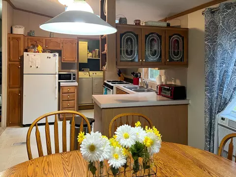Kitchen - 4991 Queens Way, Gladwin, MI 48624 photo 1 of 3