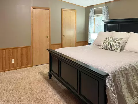 Bedroom - 4991 Queens Way, Gladwin, MI 48624 photo 4 of 6