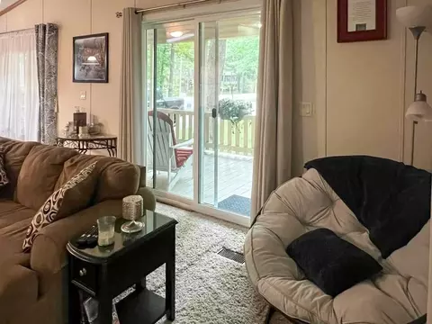 Living - 4991 Queens Way, Gladwin, MI 48624 photo 6 of 10