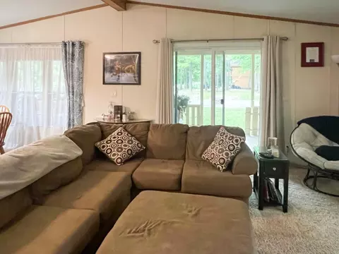 Living - 4991 Queens Way, Gladwin, MI 48624 photo 2 of 10