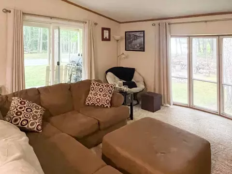 Living - 4991 Queens Way, Gladwin, MI 48624 photo 7 of 10