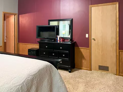 Bedroom - 4991 Queens Way, Gladwin, MI 48624 photo 2 of 6