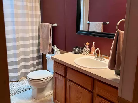 Bath - 4991 Queens Way, Gladwin, MI 48624 photo 1 of 7