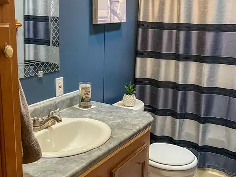 Bath - 4991 Queens Way, Gladwin, MI 48624 photo 5 of 7