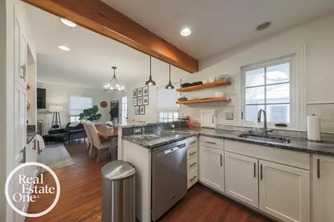 100 Mapleton, Grosse Pointe Farms, MI 48236 photo 9