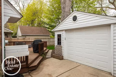 100 Mapleton, Grosse Pointe Farms, MI 48236 photo 22