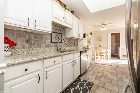 Kitchen - 50197 Pepper Tree, Macomb, MI 48044 photo 1 of 4