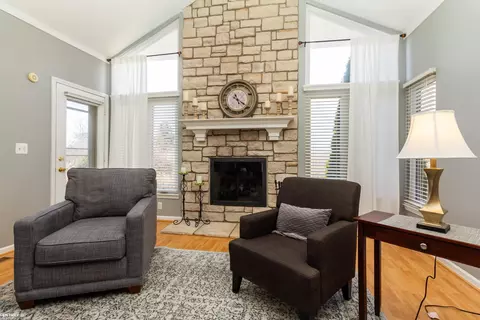 Living - 50197 Pepper Tree, Macomb, MI 48044 photo 2 of 4