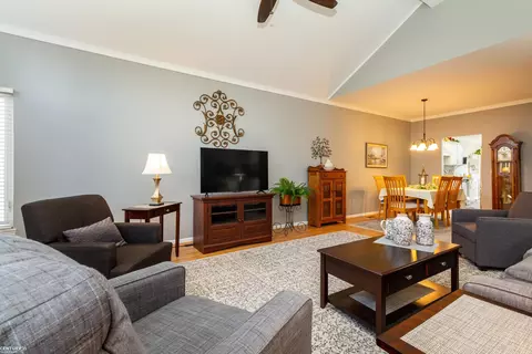 Living - 50197 Pepper Tree, Macomb, MI 48044 photo 3 of 4