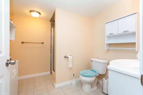 Bath - 50197 Pepper Tree, Macomb, MI 48044 photo 4 of 5