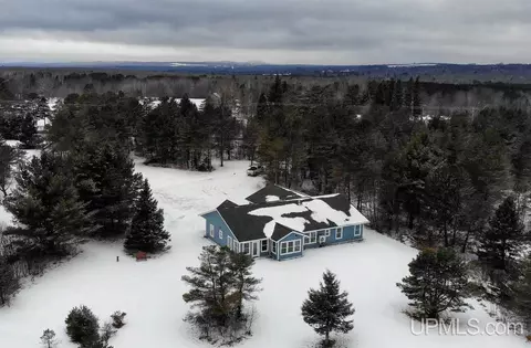 45176 Paradise, Chassell, MI 49916