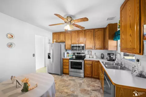 Kitchen - 415 Toll, Monroe, MI 48162 photo 2 of 3