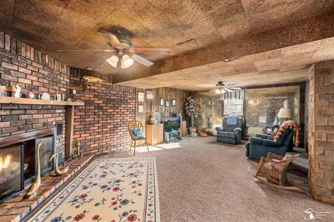 Living - 415 Toll, Monroe, MI 48162 photo 2 of 3