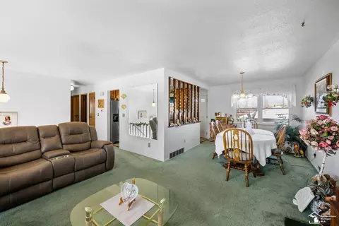 Dining - 415 Toll, Monroe, MI 48162 photo 1 of 2