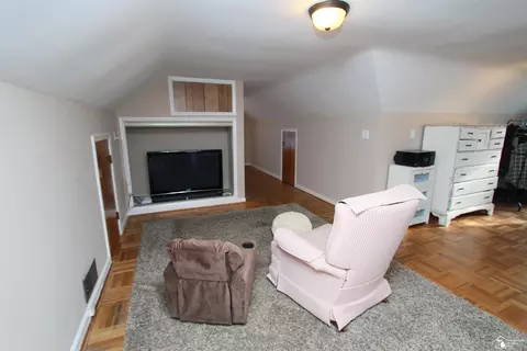 Living - 2085 Vivian, Monroe, MI 48162 photo 3 of 4
