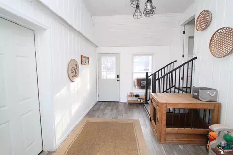 Entry Way - 2085 Vivian, Monroe, MI 48162 photo 1 of 1