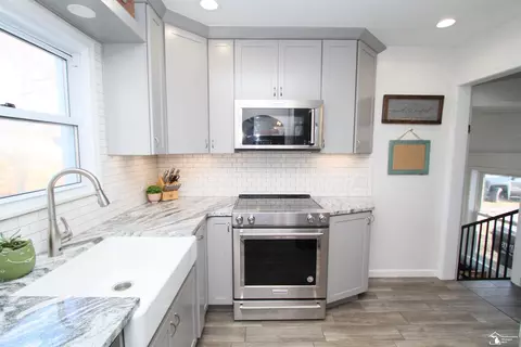 Kitchen - 2085 Vivian, Monroe, MI 48162 photo 1 of 3