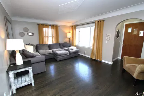 Living - 2085 Vivian, Monroe, MI 48162 photo 1 of 4