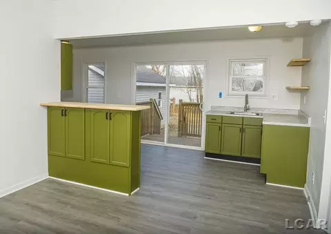 Kitchen - 637 Oak, Adrian, MI 49221 photo 2 of 7