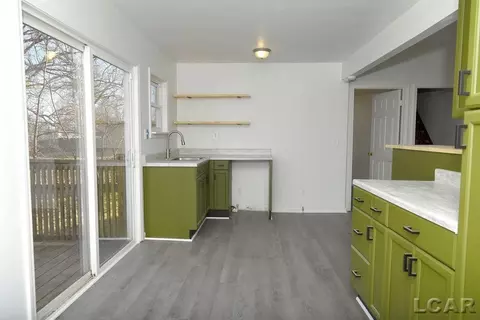 Kitchen - 637 Oak, Adrian, MI 49221 photo 7 of 7