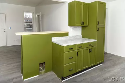 Kitchen - 637 Oak, Adrian, MI 49221 photo 5 of 7