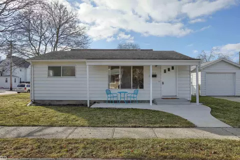 405 Jay St, Saint Clair, MI 48079