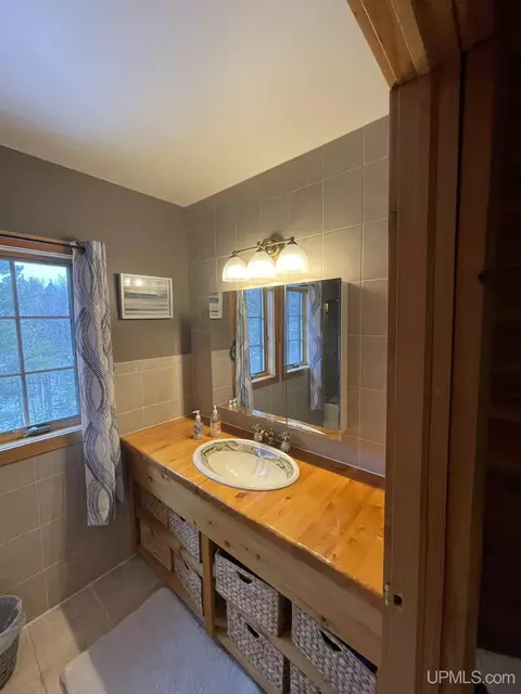 Bath - 6996 M26, Eagle Harbor, MI 49950 photo 5 of 8