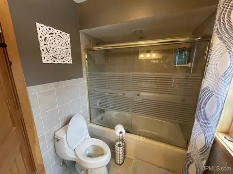 Bath - 6996 M26, Eagle Harbor, MI 49950 photo 7 of 8