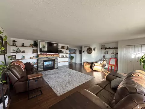 Living - 5050 S Custer, Monroe, MI 48161 photo 1 of 6