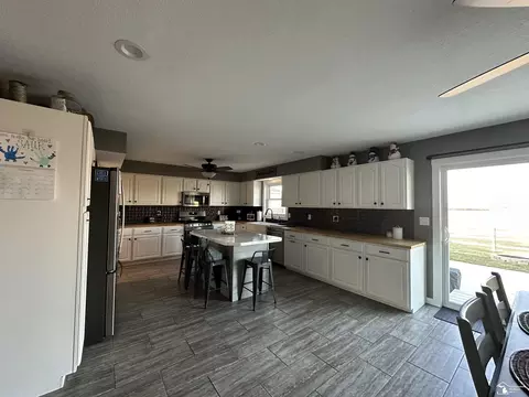 Kitchen - 5050 S Custer, Monroe, MI 48161 photo 4 of 6