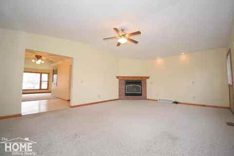 Living - 498 Velma, Owosso, MI 48867 photo 2 of 4